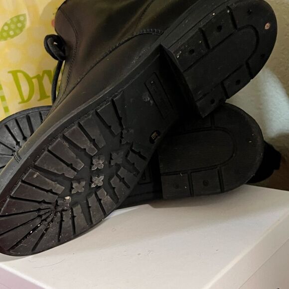 Brand New Black Chelsea & Violet
Gia Leather Combat Booties Size 8.5 - Picture 7 of 8